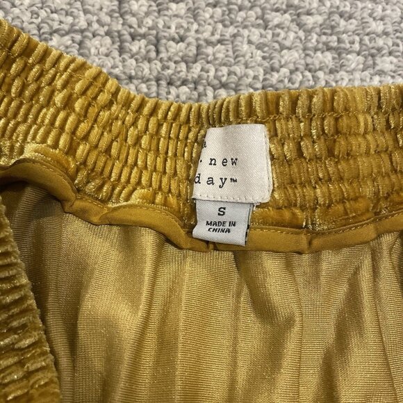 A New Day Skirt Women's Small Gold Velvet Velour Pleated Midi Stretch Old Money - Picture 3 of 6